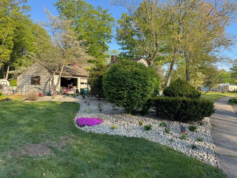 Stone bed with spring color
